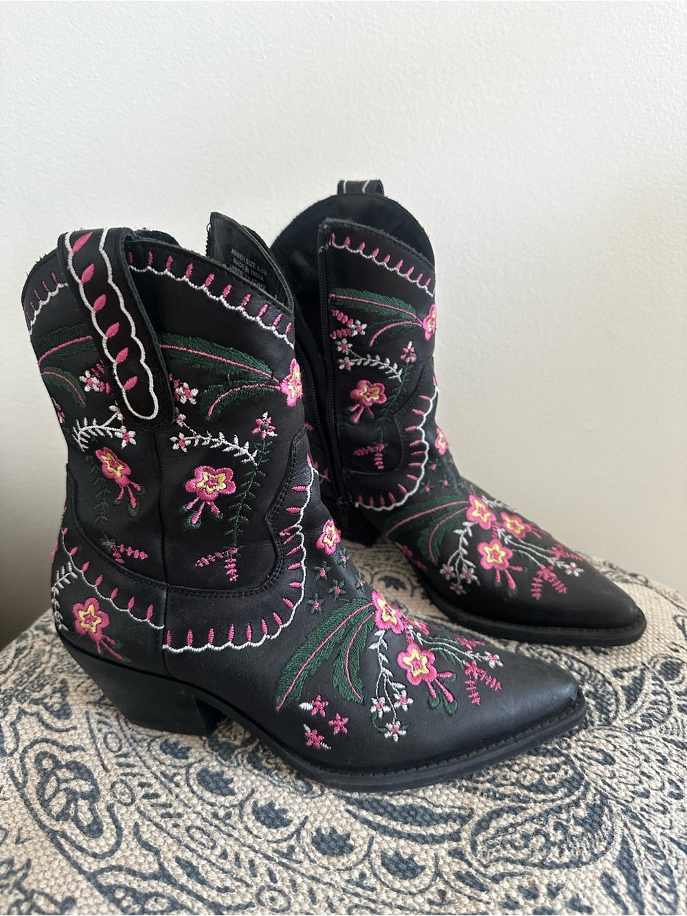 Black Floral Embroidered Cowgirl Boots - Women's Fashion Boots